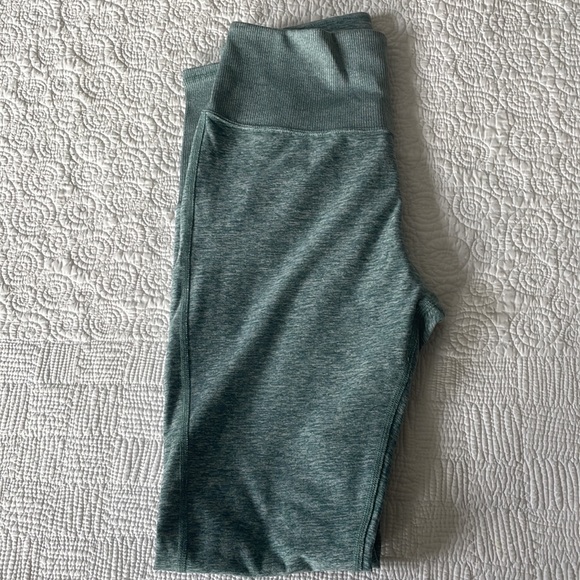 ALO Yoga Seafoam Leggings - Picture 4 of 5